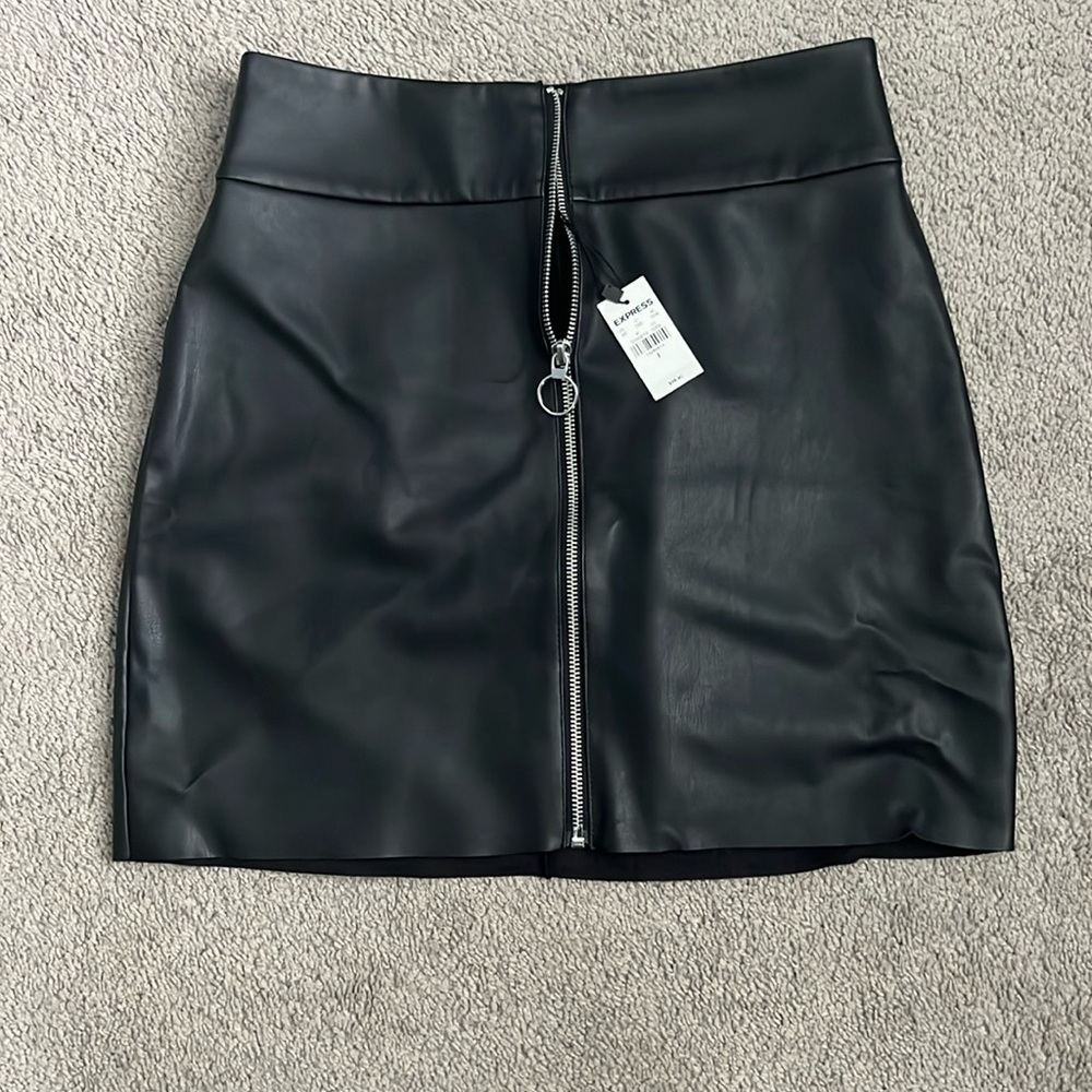 Brand new mini leather skirt with front zipper